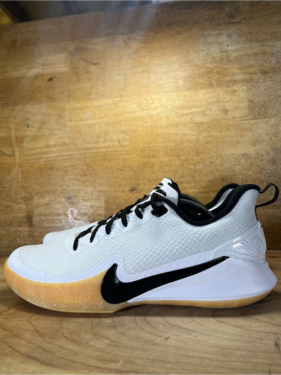 Nike Kobe Mamba Focus Mens Size 11 Basketball Shoes Sneakers White Black